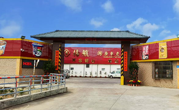 大型挖掘機(jī)